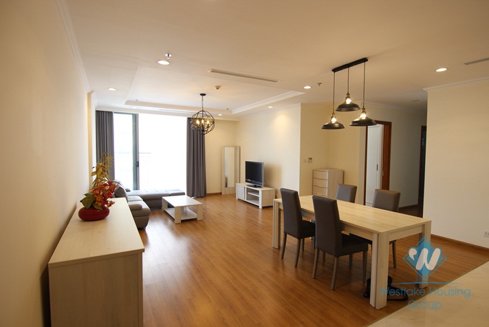 Nice and warm apartment for rent in Vinhomes Nguyen Chi Thanh, Dong Da district, Ha Noi